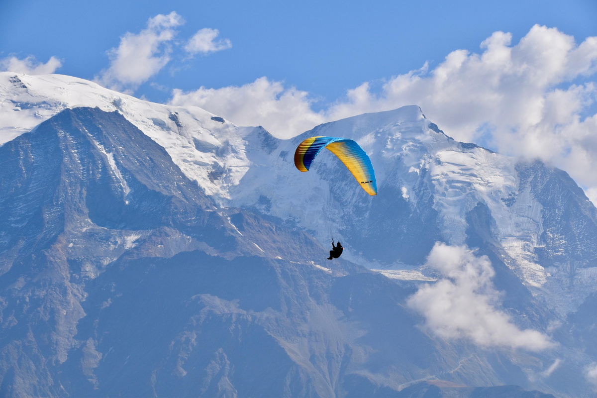 paraglidiing image